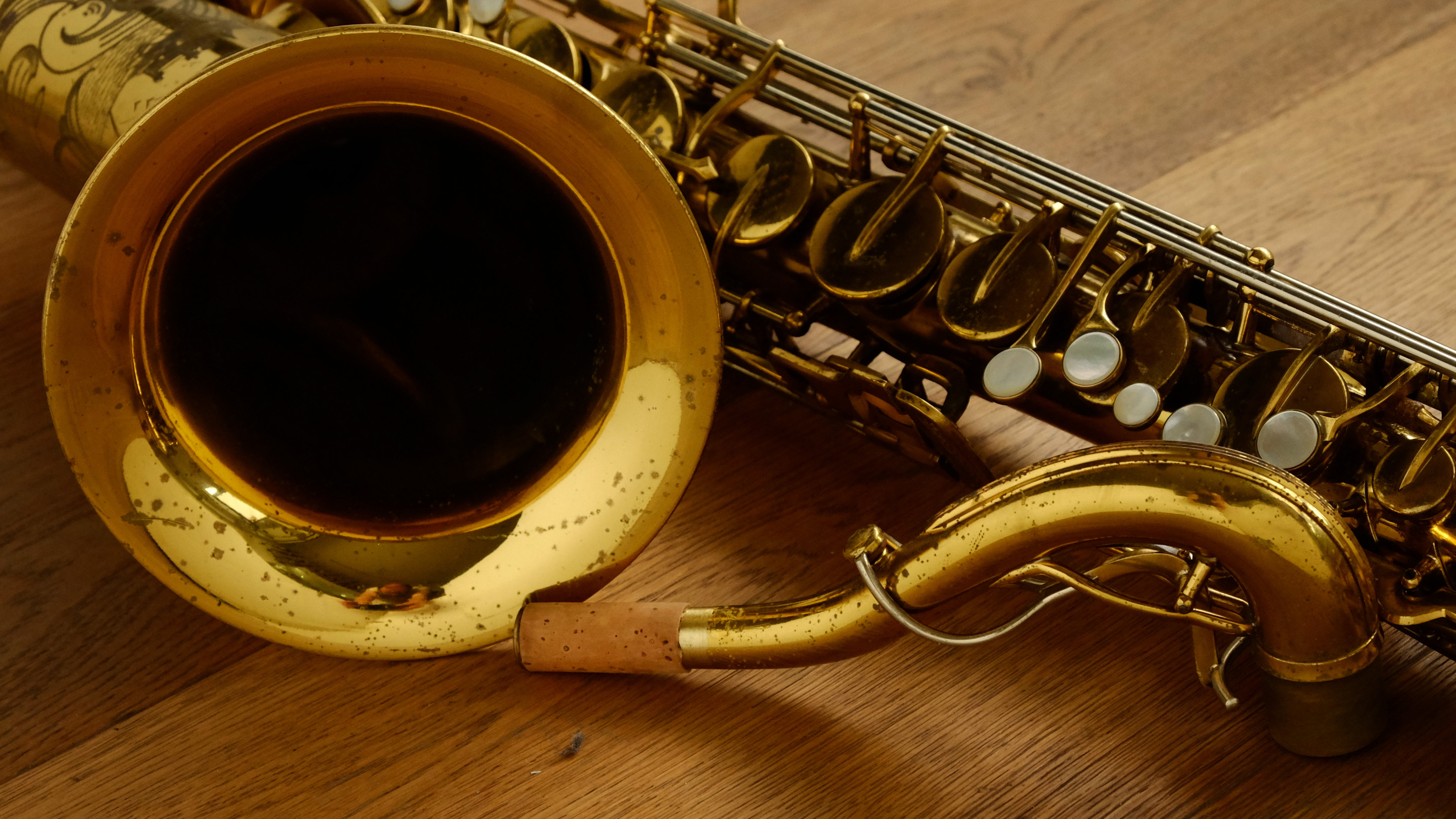 (Used) Buescher 400 Top Hat and Cane Tenor Saxophone 325*** thumnail image